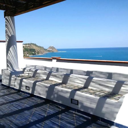 Magico Appartamenti Scafa - Marina Capo dʼOrlando Екстериор снимка