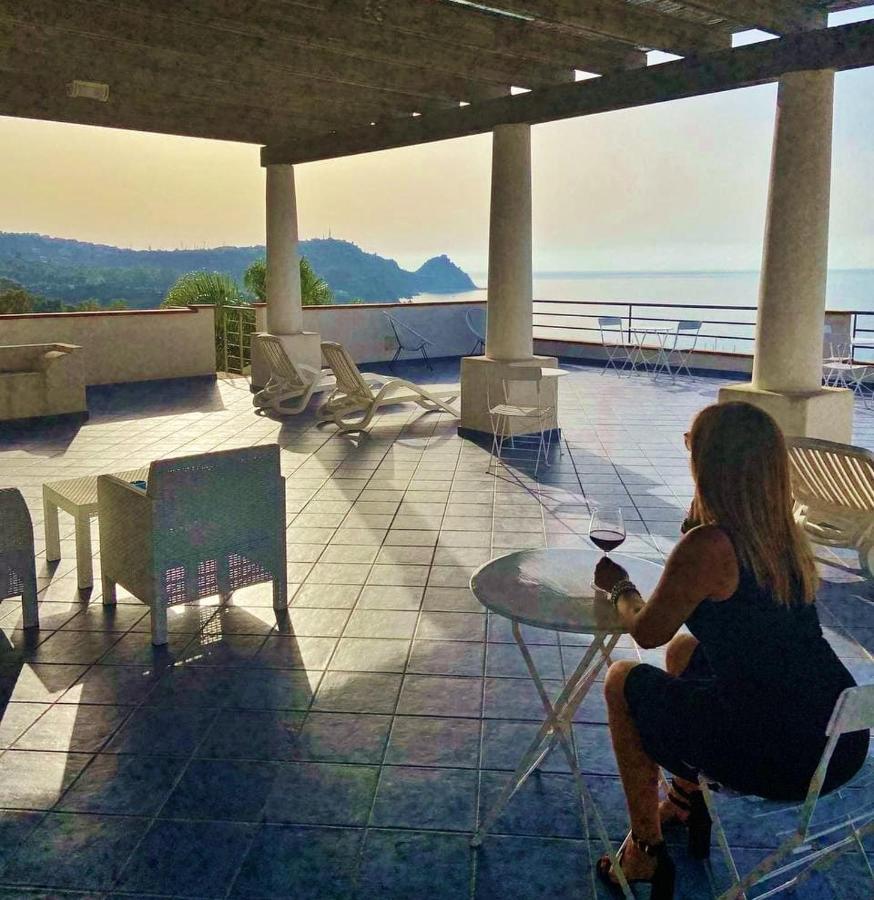 Magico Appartamenti Scafa - Marina Capo dʼOrlando Екстериор снимка