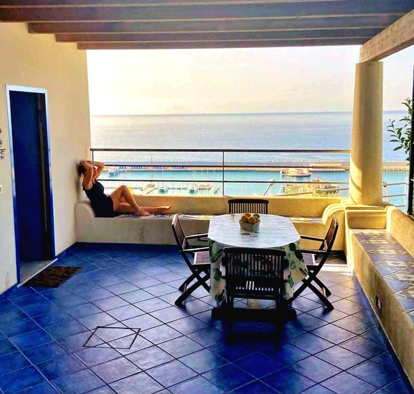 Magico Appartamenti Scafa - Marina Capo dʼOrlando Екстериор снимка