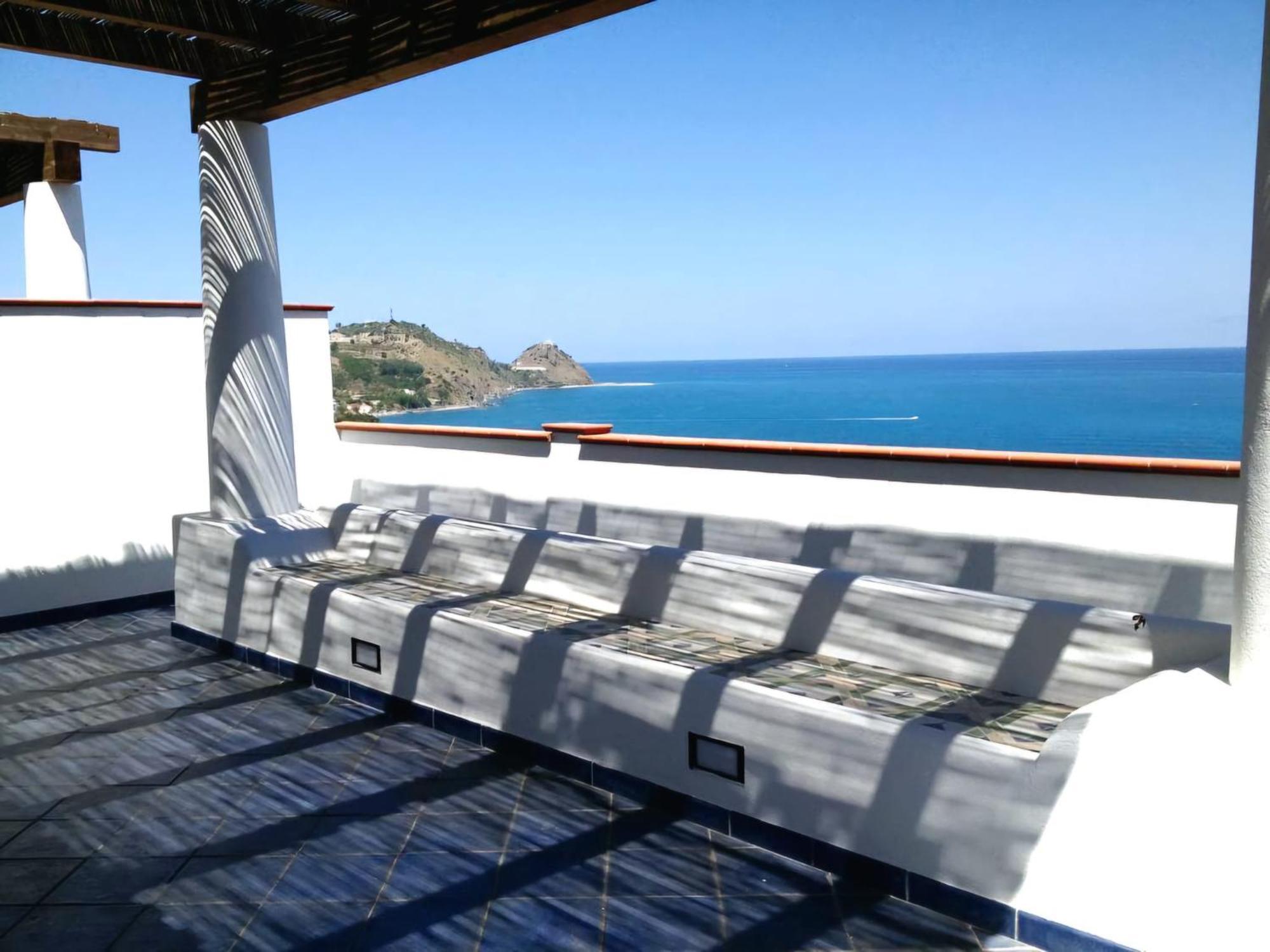 Magico Appartamenti Scafa - Marina Capo dʼOrlando Екстериор снимка