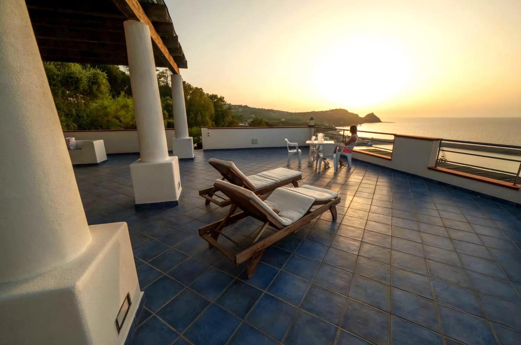 Magico Appartamenti Scafa - Marina Capo dʼOrlando Екстериор снимка