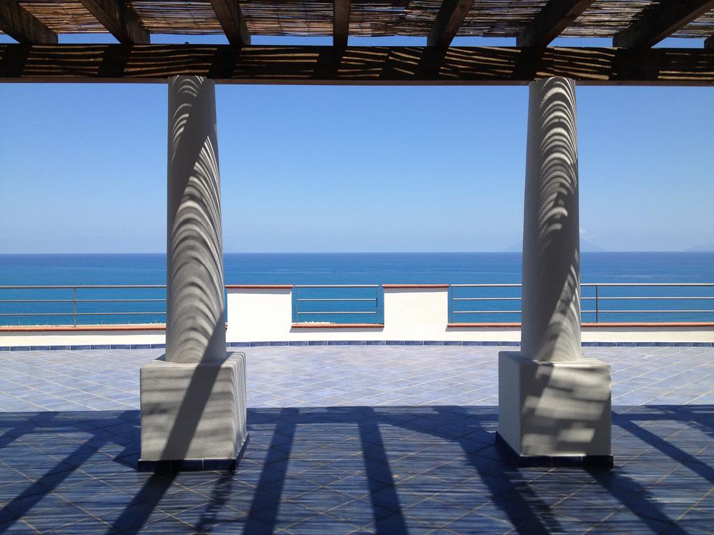 Magico Appartamenti Scafa - Marina Capo dʼOrlando Екстериор снимка