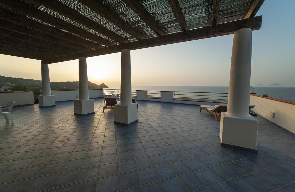Magico Appartamenti Scafa - Marina Capo dʼOrlando Екстериор снимка