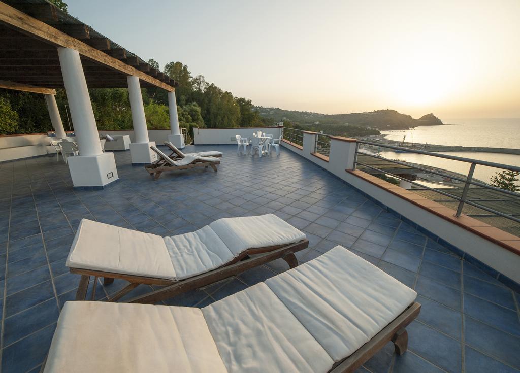 Magico Appartamenti Scafa - Marina Capo dʼOrlando Екстериор снимка
